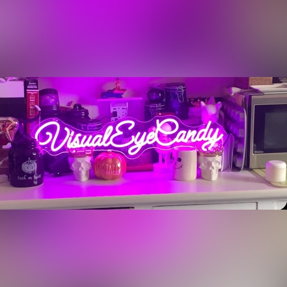 Like this post to be notified when I go LIVE! Meet your Posher VisualEyeCandy! - Picture 12 of 13